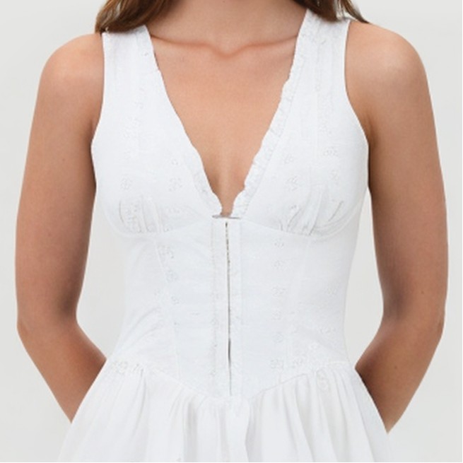 White embroidered V-neck dress - Image 8